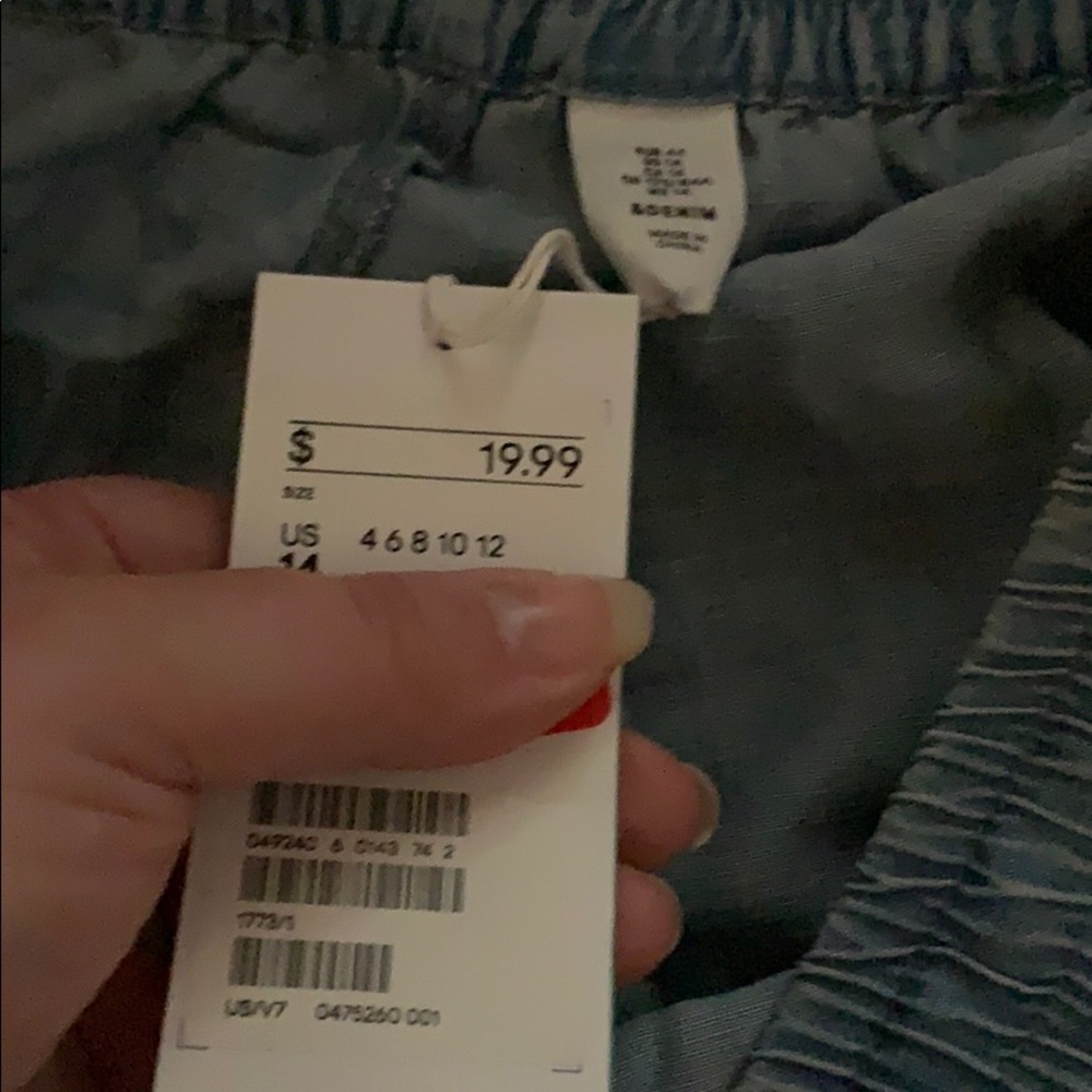 H&M Shorts - Picture 2 of 2